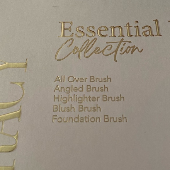 Ellen Tracy Five Piece Essential Brush Collection NIB - Picture 3 of 6